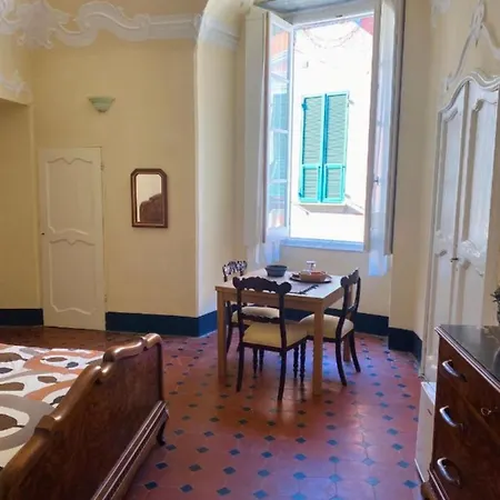 La Di Leo Проживание в семье Леванто